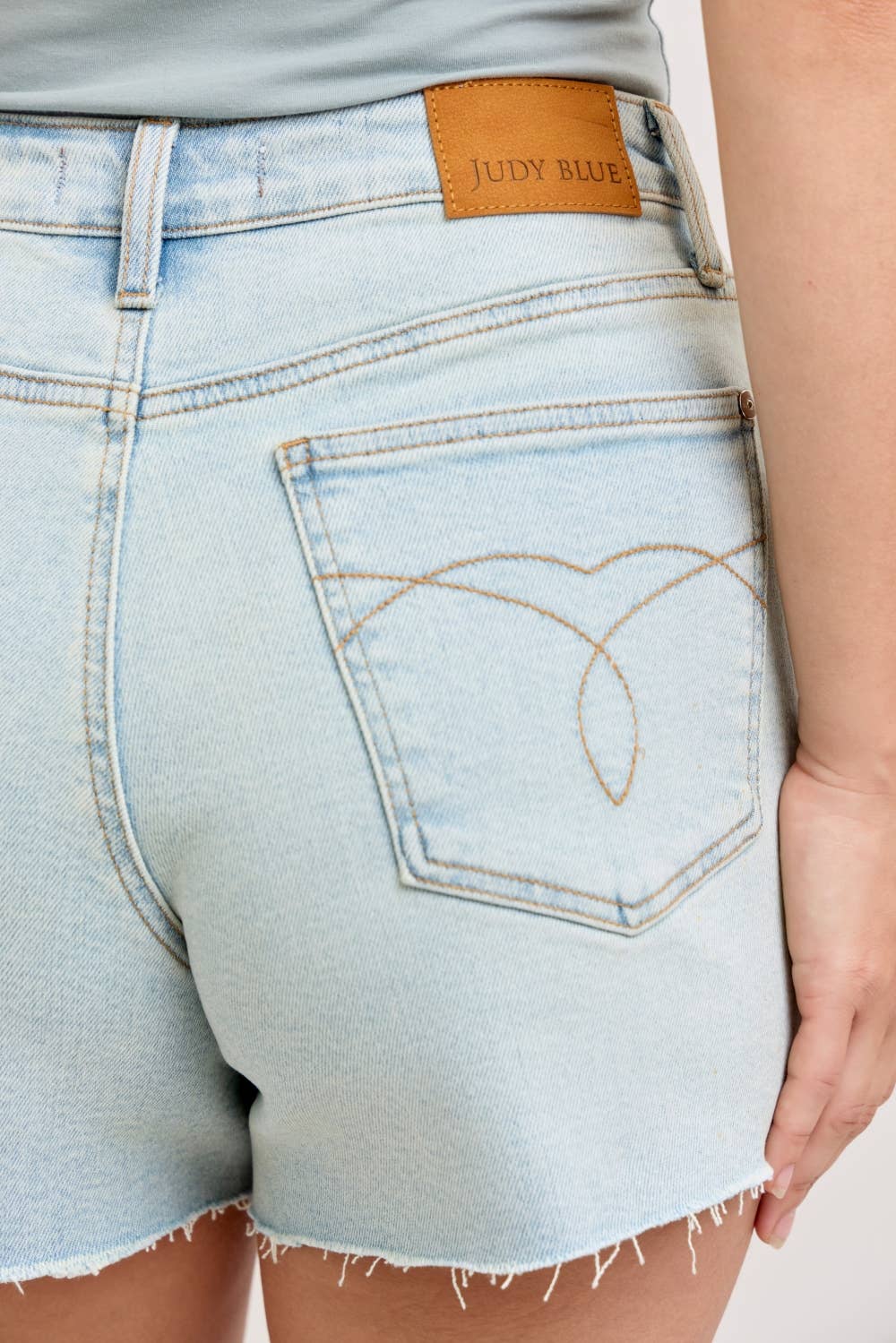 HW Rigid Magic Cut Off Short